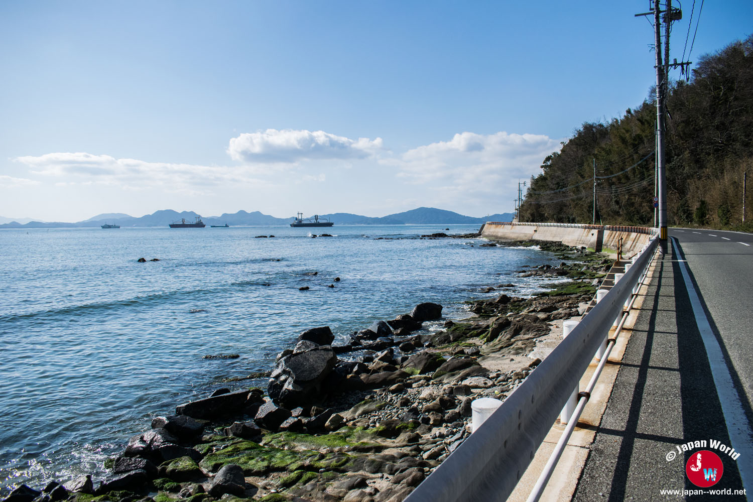 Route côtière et mer parcourues à vélo sur Shikanoshima
