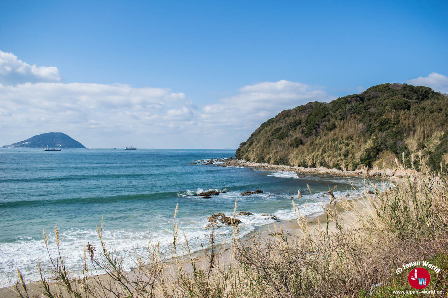 Panorama sur la mer depuis la côte de Shikanoshima