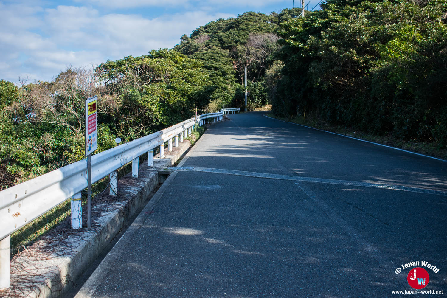 Route en pente menant à Shiomi Park sur Shikanoshima
