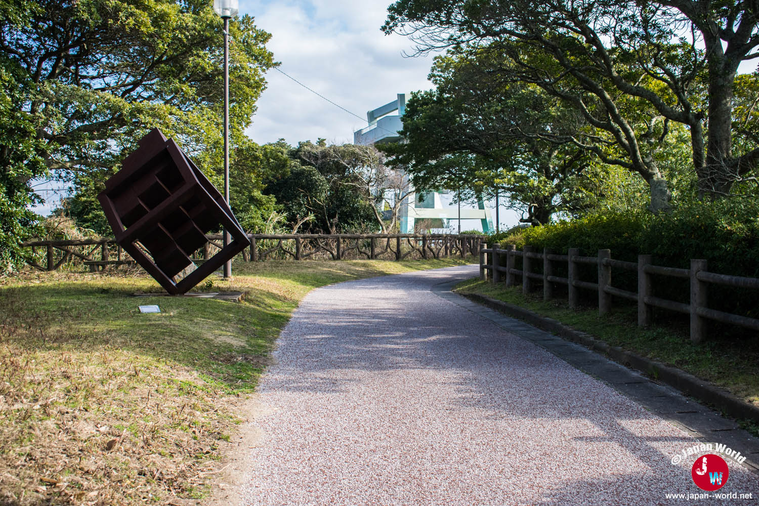 Allée menant à l'observatoire de Shiomi Park