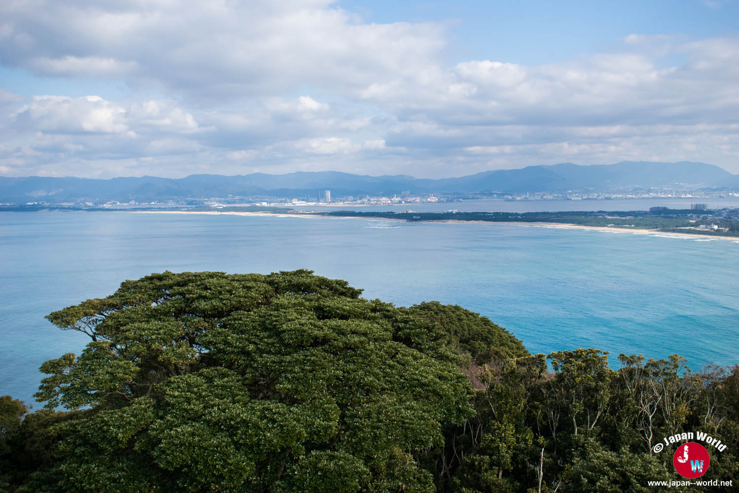 Vue sur la baie et Fukuoka depuis Shiomi Park