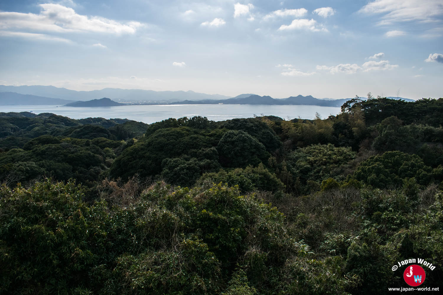 Forêt de Shikanoshima et mer vues depuis Shiomi Park