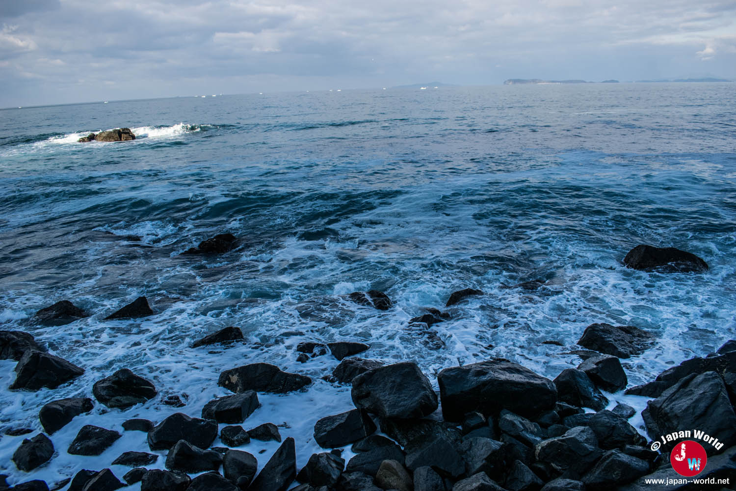 Mer agitée observée depuis la route de Shikanoshima