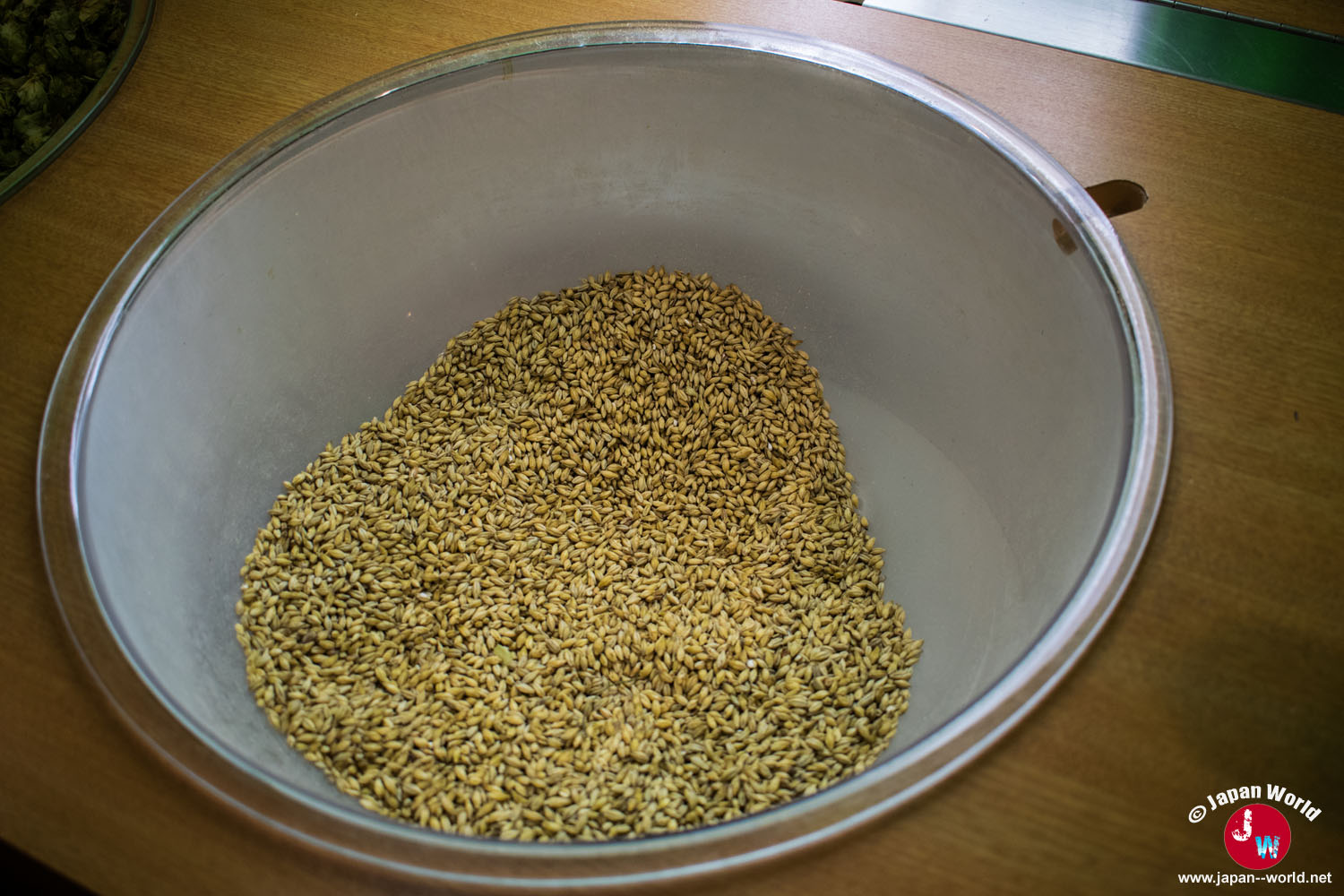 Grains présentés parmi les ingrédients de la bière Asahi
