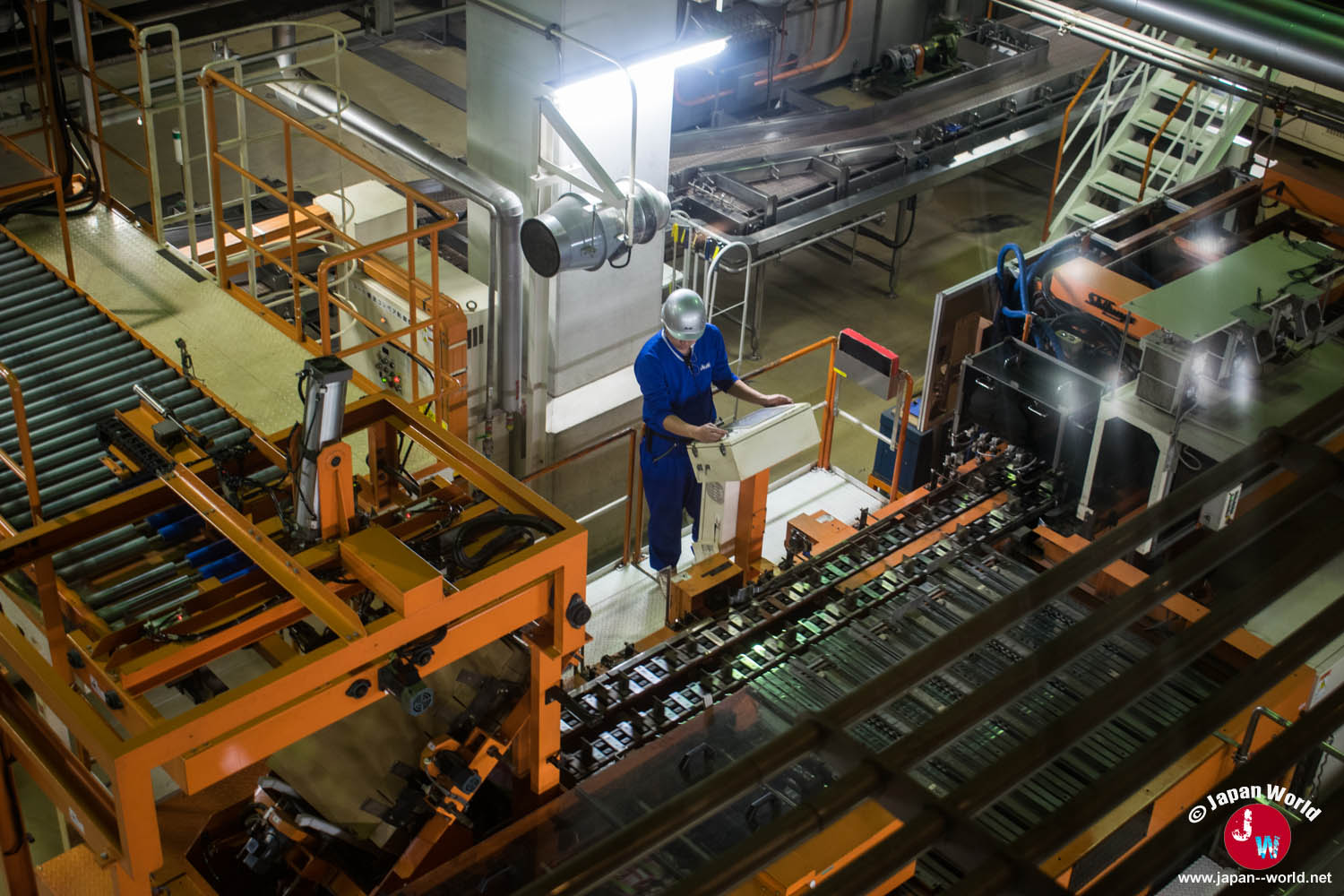 Ligne automatisée de conditionnement dans l'usine Asahi à Hakata