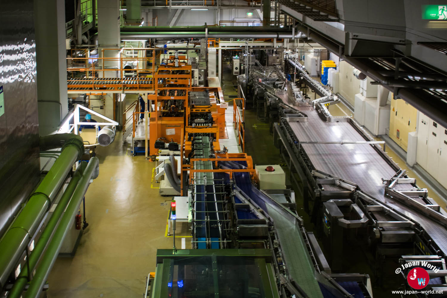 Vue générale des installations d'emballage de l'usine Asahi à Hakata