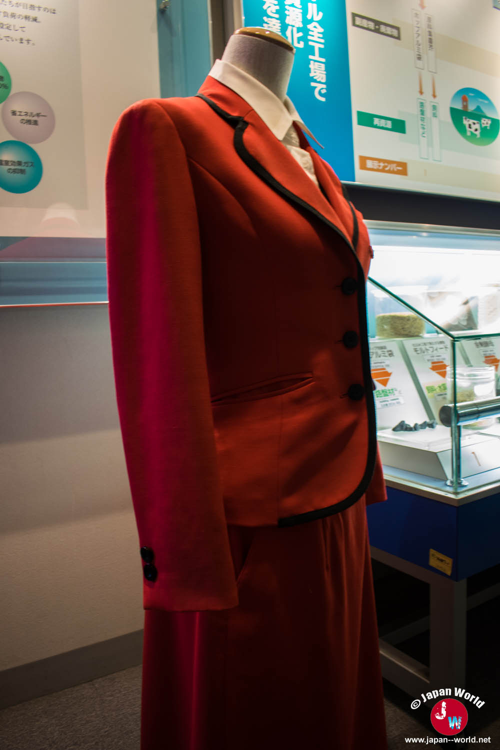 Tenue d'employé Asahi fabriquée à partir de bouteilles en plastique recyclées