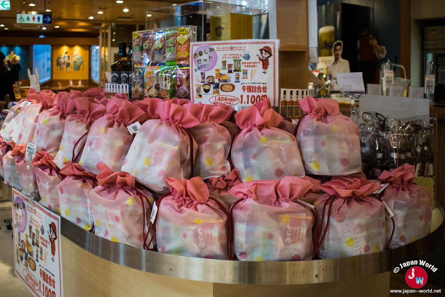 Produits cadeaux en vente dans la boutique de l'Asahi Beer Hakata Factory