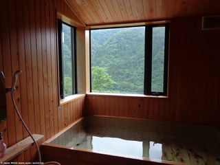 Tanekura Inn - Le bain en hinoki