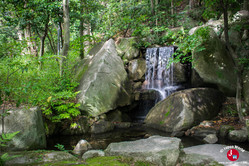La cascade du parc Yusentei à Fukuoka