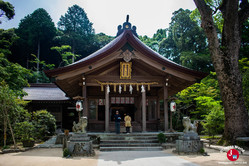 Le sanctuaire Kamado-jinja pour la randonnée du Mont Homan à Fukuoka